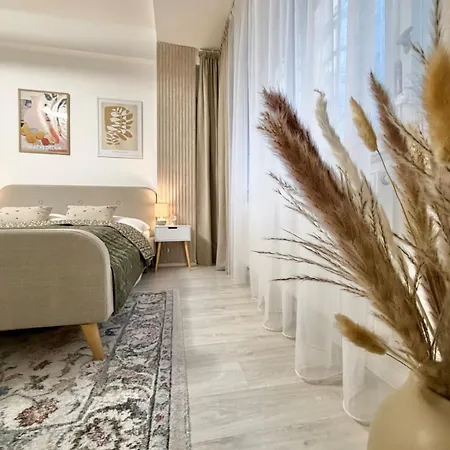 Apartment Vibes - Heart Of The City! *